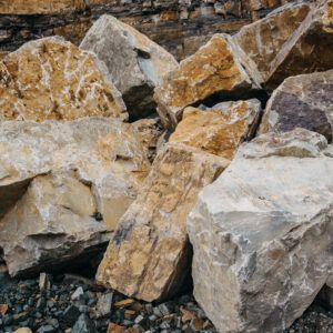 Камінь негабарит